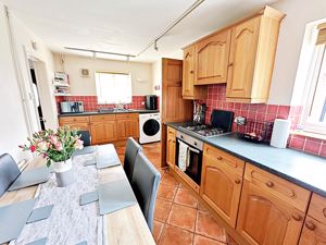 Kitchen- click for photo gallery